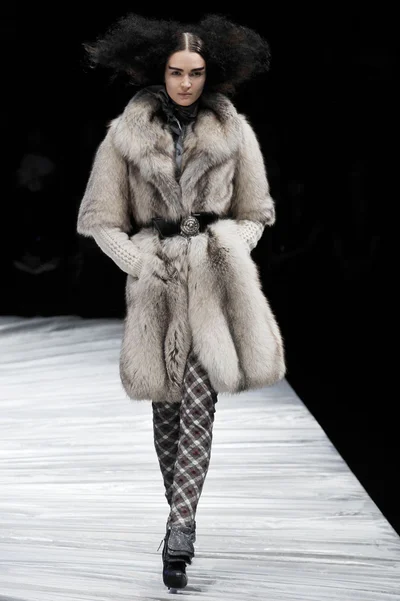 Look 16